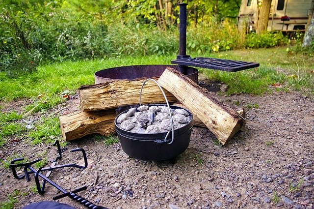 焚火に使う薪❣どんな種類？どれくらい？についてご紹介します。